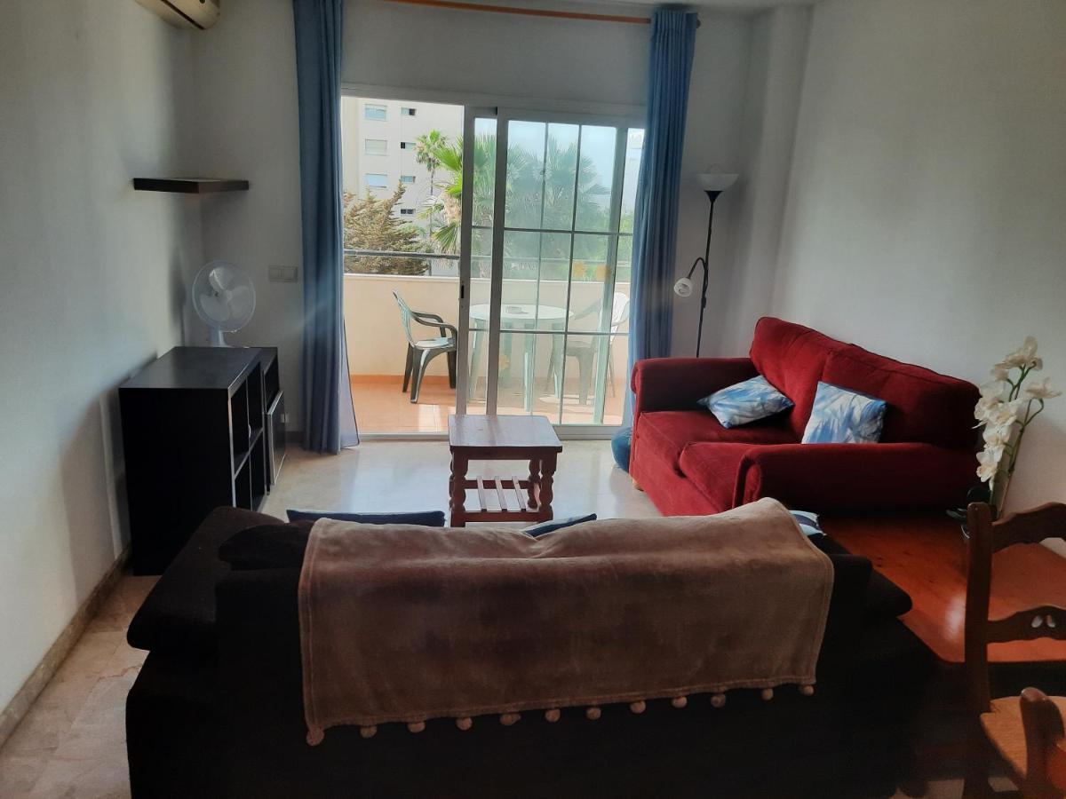 Central 2-Bed Apartment In Estepona Port Exterior foto